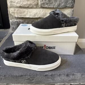 NEW Minnetonka Windy Charcoal Faux Fur Lined Suede Slip On Shoes Women's Size 6M
